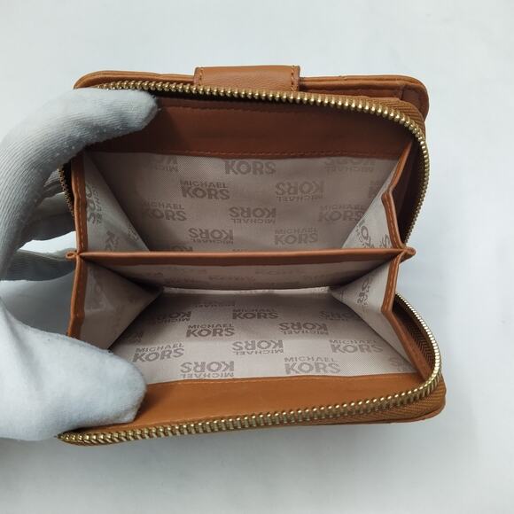 Michael Kors Brown Leather Quilted Zip Around Credit Card Bifold Square Wallet - Picture 11 of 16